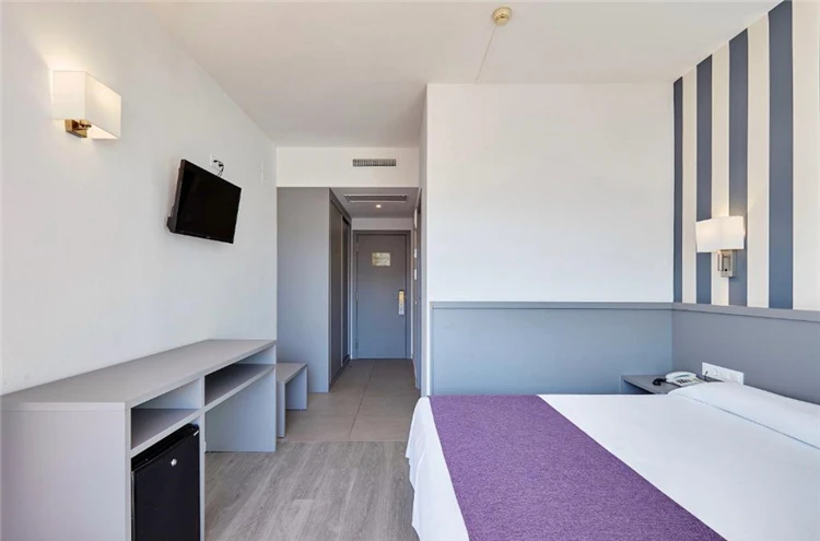 Zařízený pokoj hotelu Surf Mar pro hosty | Lloret de Mar / Hotel Surf Mar