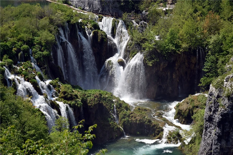 Vodopády a tyrkysová jezera v Národním parku Plitvice | Národní parky Chorvatska - Plitvice, Kornati a starobylý Zadar