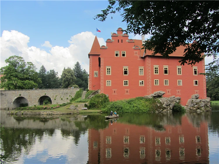 Turisté na výletě v malebné krajině České Kanady | Česká Kanada