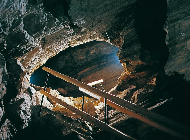 Výlet do přírody České Kanady, turisté na stezce | Česká Kanada