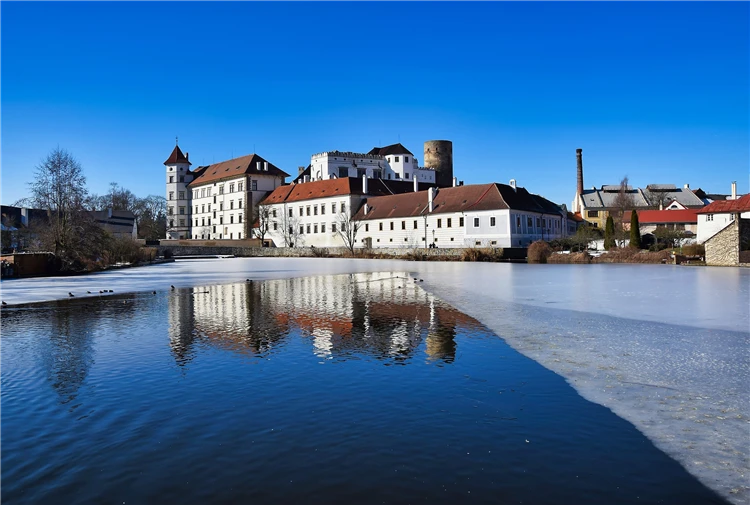 Pohled na zámek Jindřichův Hradec od řeky | Česká Kanada