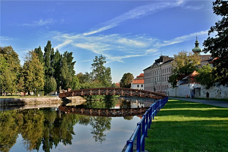 Historické centrum Českých Budějovic s kašnou a radnicí | Hluboká, Holašovice a České Budějovice – jihočeské poklady