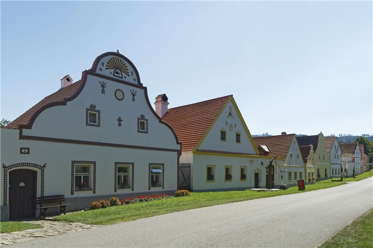 Malebné jihočeské městečko s historickou architekturou | Hluboká, Holašovice a České Budějovice – jihočeské poklady