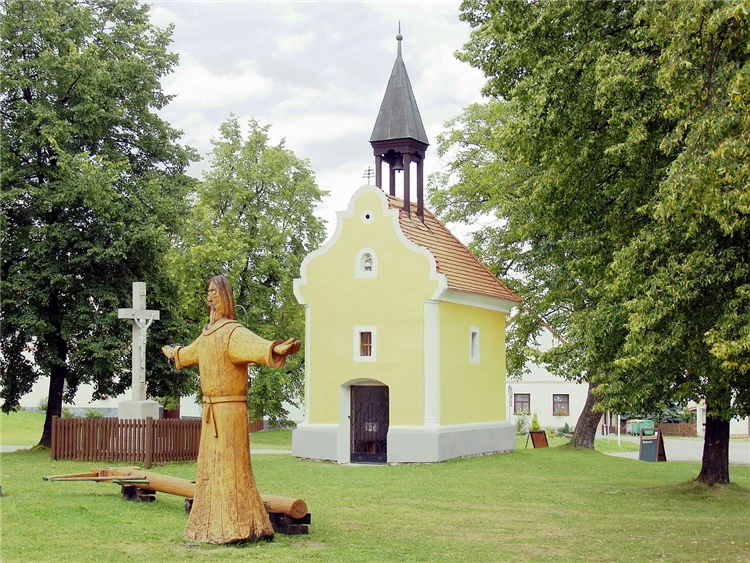 Vesnická náves v Holašovicích – UNESCO lidová architektura | Hluboká, Holašovice a České Budějovice – jihočeské poklady