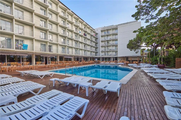 Odpočinek u bazénu v Gran Don Juan Resort | Lloret de Mar / Hotel Gran Don Juan Resort