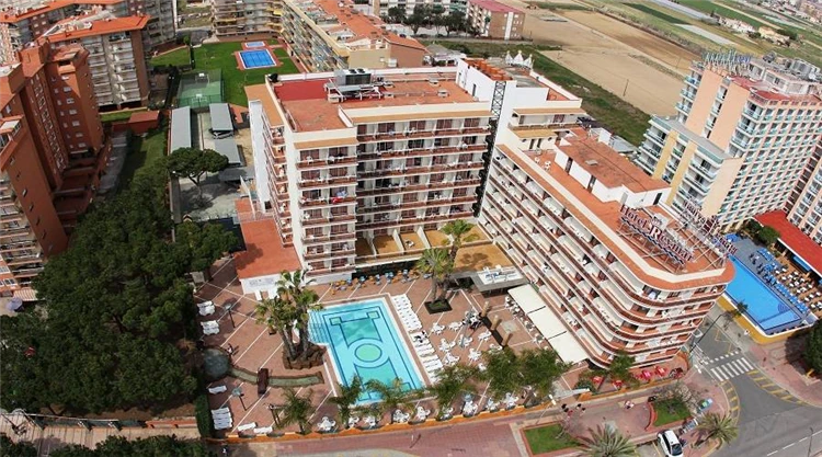 Exteriér hotelu Reymar ze zahrady | Malgrat de Mar / Hotel Reymar