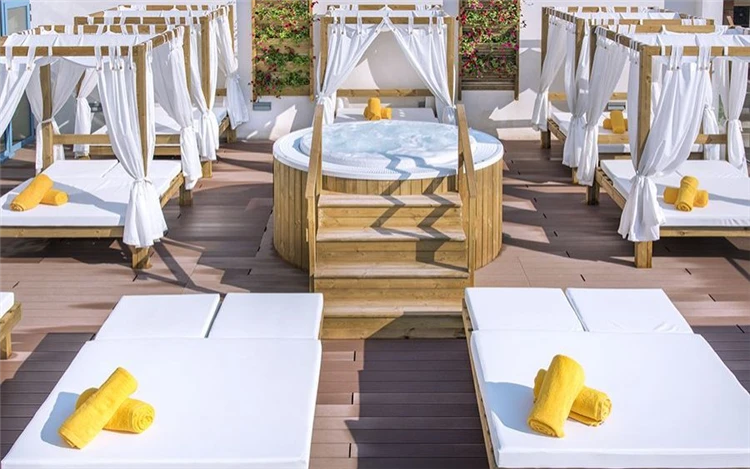 Jacuzzi v relaxační zóně hotelu Alhambra | Santa Susanna / Hotel Alhambra
