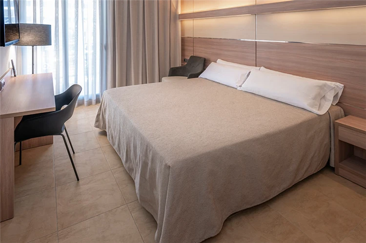 Pokoj v hotelu Alhambra – pohled č. 1 | Santa Susanna / Hotel Alhambra