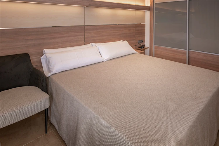 Pokoj v hotelu Alhambra – pohled č. 3 | Santa Susanna / Hotel Alhambra