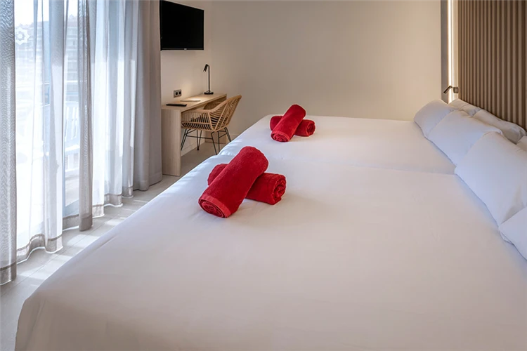 Pokoj v hotelu Alhambra – pohled č. 5 | Santa Susanna / Hotel Alhambra