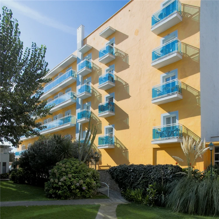 Zahrada hotelu Alegria Maripins se zelení | Malgrat de Mar / Hotel Alegria Maripins