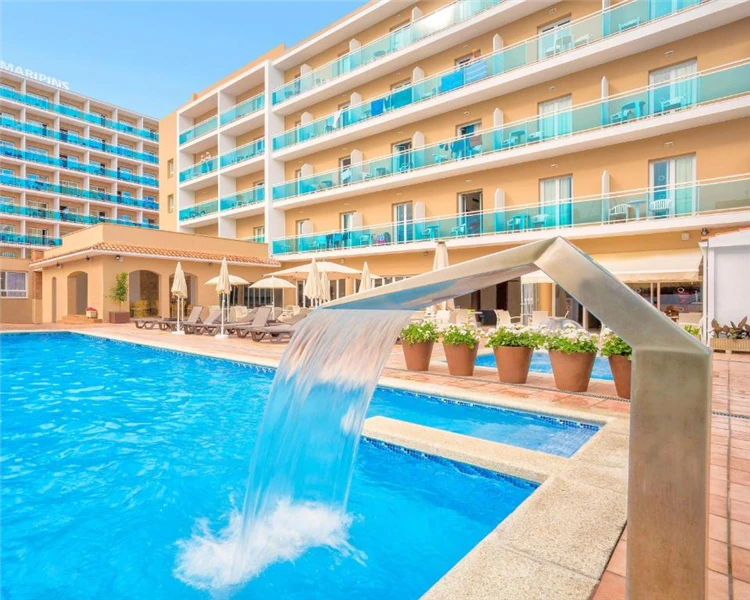 Venkovní bazén hotelu Alegria Maripins | Malgrat de Mar / Hotel Alegria Maripins