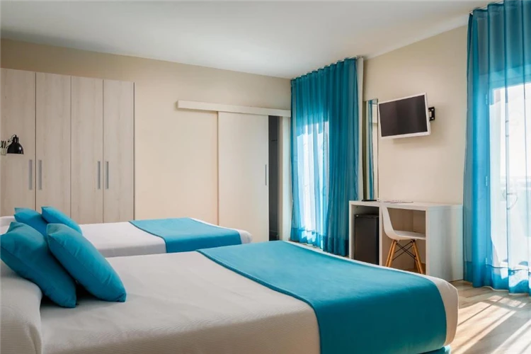 Pokój v hotelu Alegria Maripins s lůžky | Malgrat de Mar / Hotel Alegria Maripins