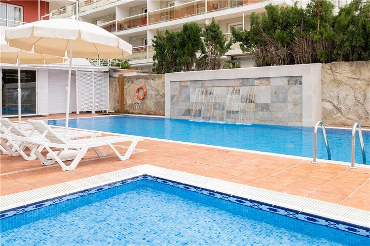 Venkovní prostory hotelu HTop Summer Sun v Santa Susanně | Santa Susanna / Hotel HTop Summer Sun