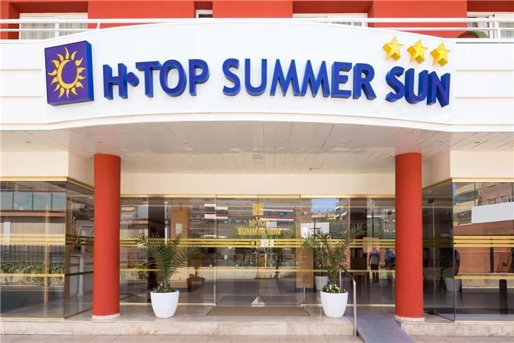 Areál hotelu HTop Summer Sun v Santa Susanně | Santa Susanna / Hotel HTop Summer Sun