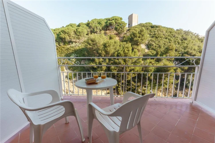 Pohled z balkonu pokoje hotelu Checkin Catalonia | Calella / Hotel Checkin Catalonia