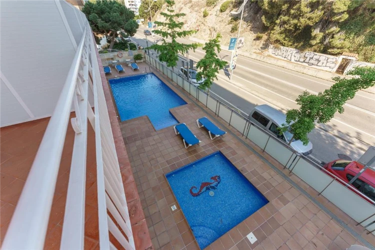 Pohled na bazénový areál hotelu Checkin Catalonia | Calella / Hotel Checkin Catalonia