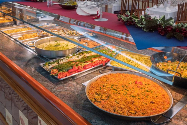 Švédský stůl v restauraci hotelu Checkin Catalonia | Calella / Hotel Checkin Catalonia