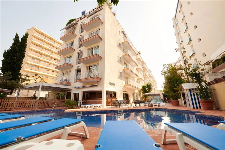 Exteriér hotelu DWO Les Palmeres v Calelle | Calella / Hotel DWO Les Palmeres
