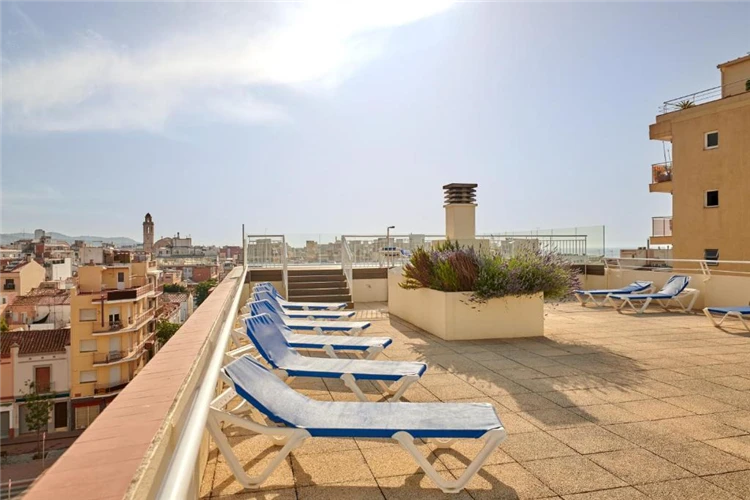 Terasa s posezením v hotelu DWO Les Palmeres | Calella / Hotel DWO Les Palmeres