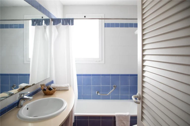 Koupelna v hotelovém pokoji DWO Les Palmeres | Calella / Hotel DWO Les Palmeres