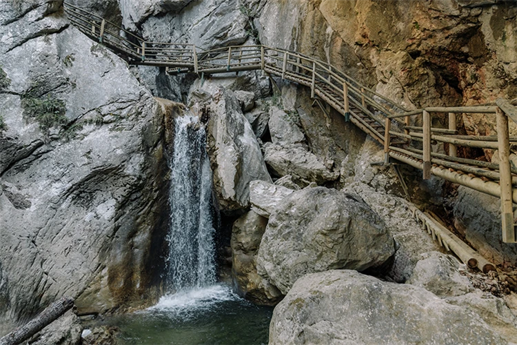 Vodopád v soutěsce Bärenschützklamm, Almenland | Medvědí soutěska