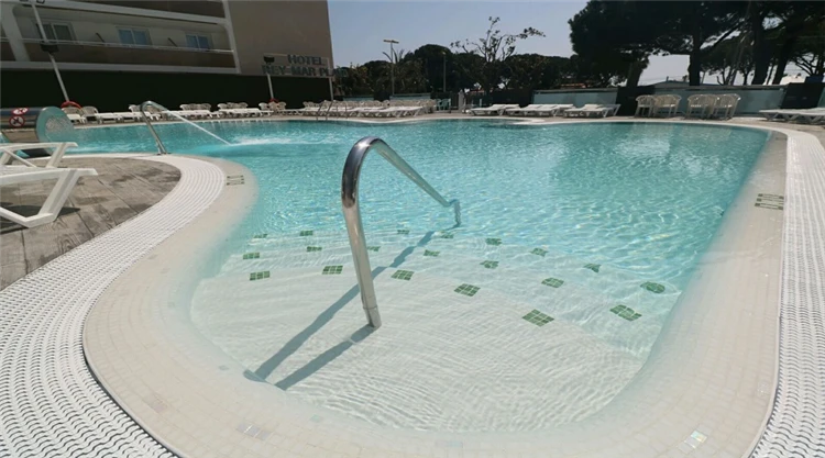 Vstup k bazénu hotelu Reymar Playa | Malgrat de Mar / Hotel Reymar Playa