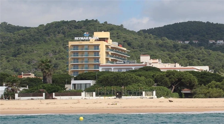 Pohled na hotel Reymar Playa z pláže | Malgrat de Mar / Hotel Reymar Playa