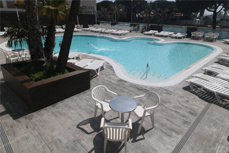 Venkovní bazén hotelu Reymar Playa | Malgrat de Mar / Hotel Reymar Playa