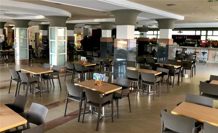 Jídelna hotelu Reymar Playa s prostorným interiérem | Malgrat de Mar / Hotel Reymar Playa