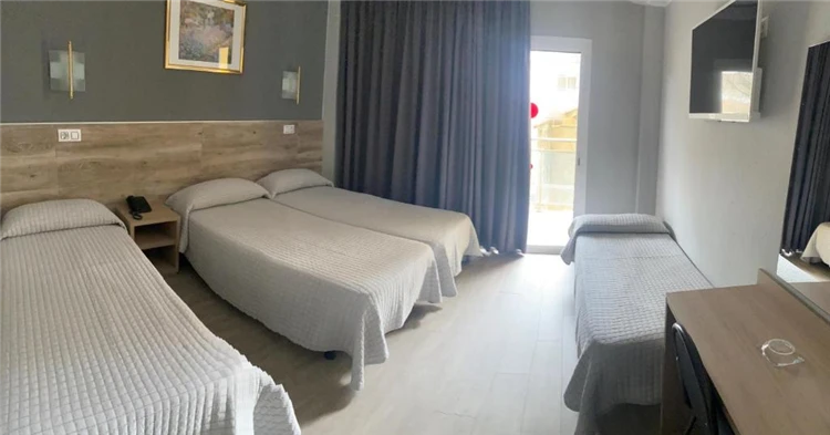 Pokój hotelu Reymar Playa s lůžky | Malgrat de Mar / Hotel Reymar Playa