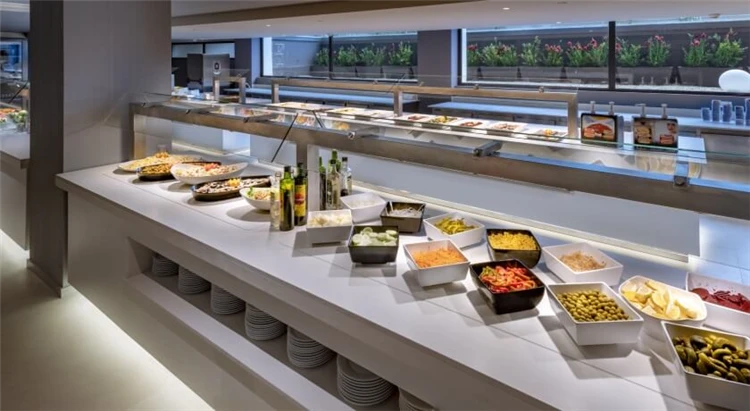 Bufet hotelu Caprici Beach & SPA s výběrem jídel | Santa Susanna / Hotel Caprici Beach & SPA