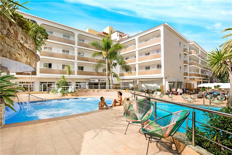 Bazén a okolí hotelu Sumus Monteplaya | Malgrat de Mar / Hotel Sumus Monteplaya