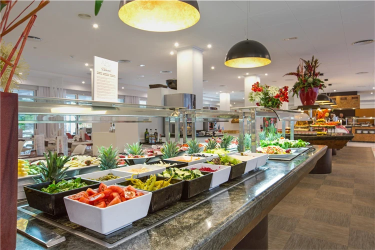 Bufet v restauraci hotelu Sumus Monteplaya | Malgrat de Mar / Hotel Sumus Monteplaya