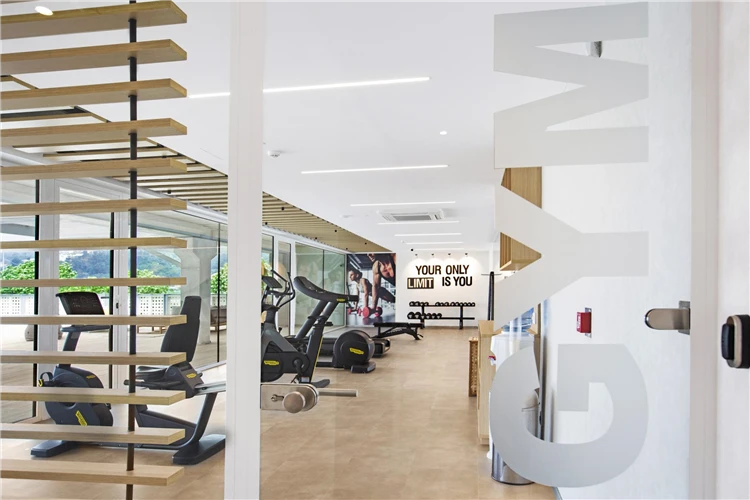 Fitness centrum hotelu Sumus Monteplaya s posilovacími stroji | Malgrat de Mar / Hotel Sumus Monteplaya