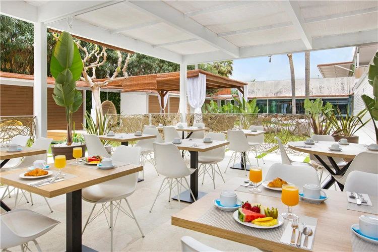 Restaurace hotelu Sumus Monteplaya – pohled na jídelnu | Malgrat de Mar / Hotel Sumus Monteplaya