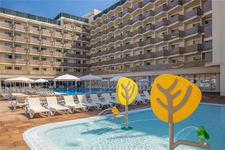 Bazén a okolí hotelu HTop Amatista | Lloret de Mar / Hotel HTop Amatista