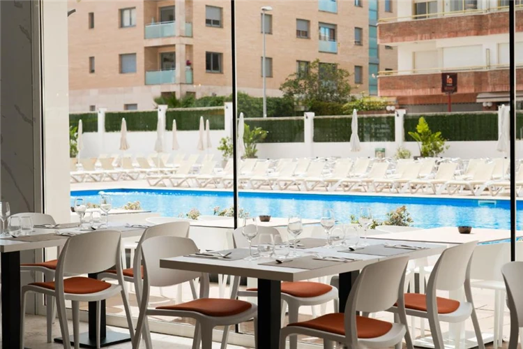 Restaurace a stoly v hotelu HTop Amatista | Lloret de Mar / Hotel HTop Amatista