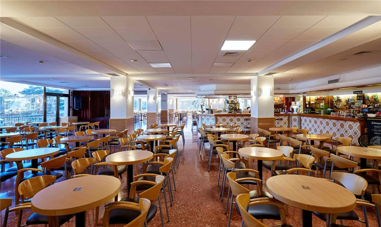 Bar hotelu Samba s nápoji a obsluhou | Lloret de Mar / Hotel Samba
