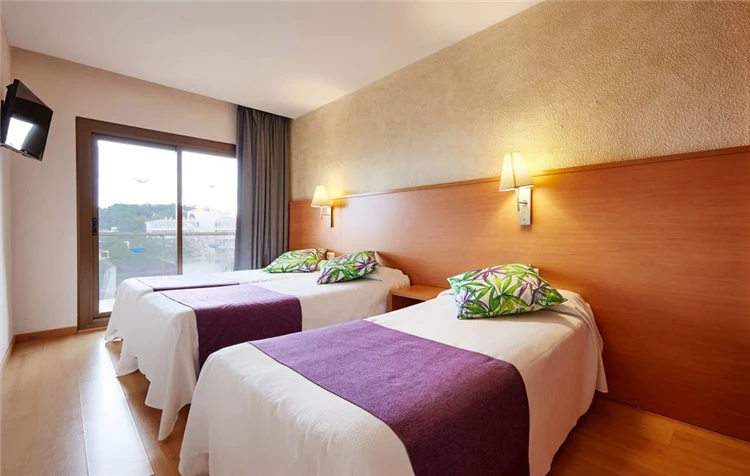 Pokoj hotelu Samba – vybavení a výzdoba | Lloret de Mar / Hotel Samba