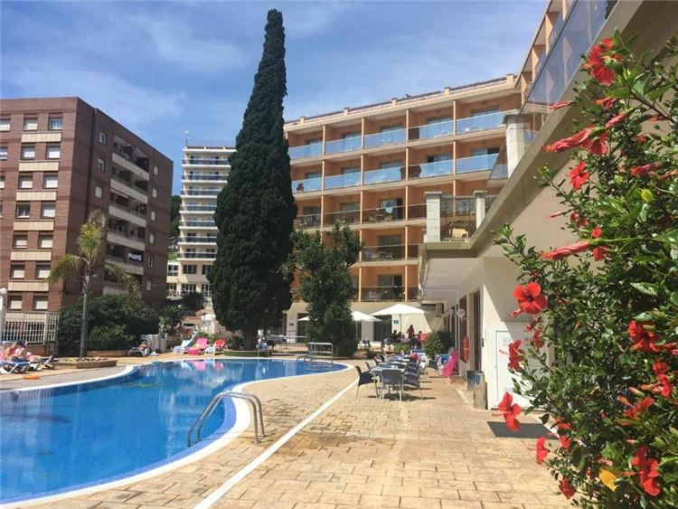 Pohled na hotel Bon Repos v Calelle | Calella / Hotel Bon Repos