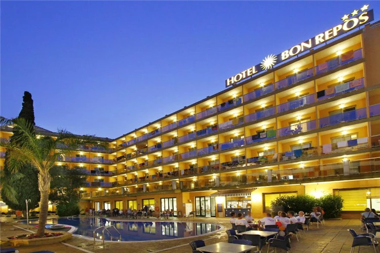 Exteriér a okolí hotelu Bon Repos | Calella / Hotel Bon Repos
