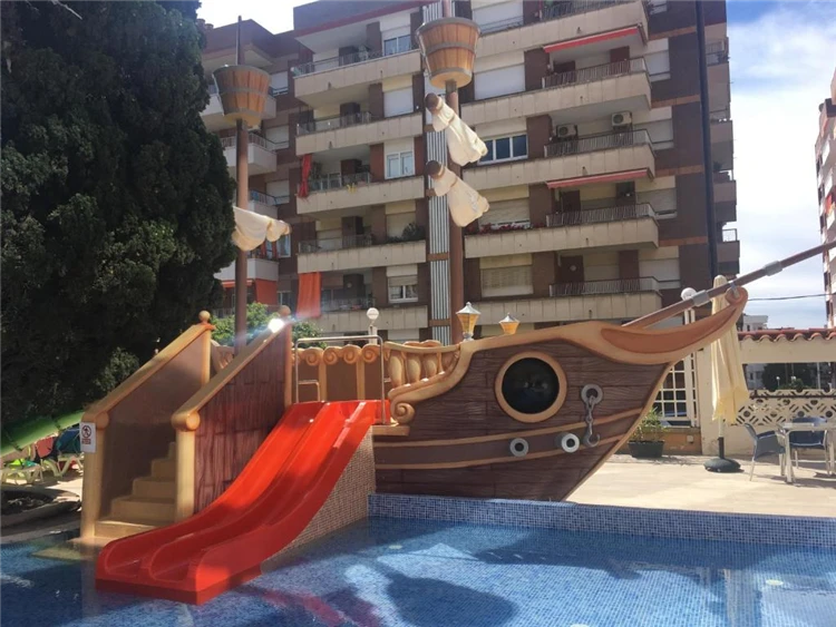 Bazén s hosty v hotelu Bon Repos | Calella / Hotel Bon Repos