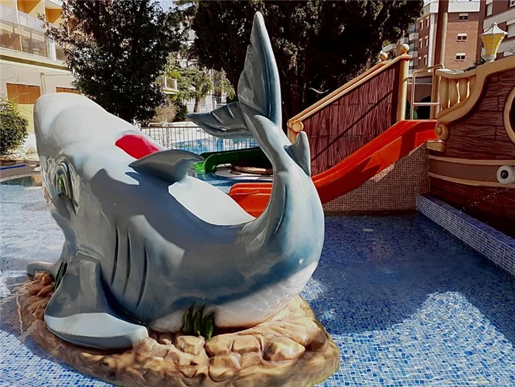 Bazén a terasa hotelu Bon Repos v Calelle | Calella / Hotel Bon Repos