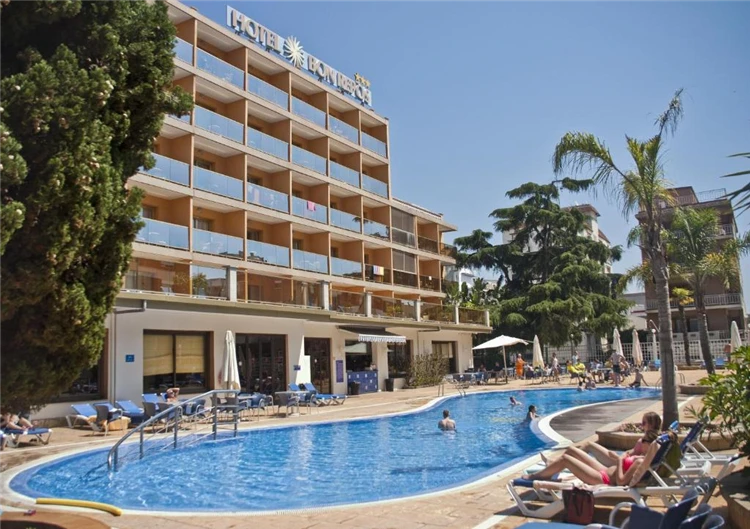 Lehátka u bazénu hotelu Bon Repos | Calella / Hotel Bon Repos