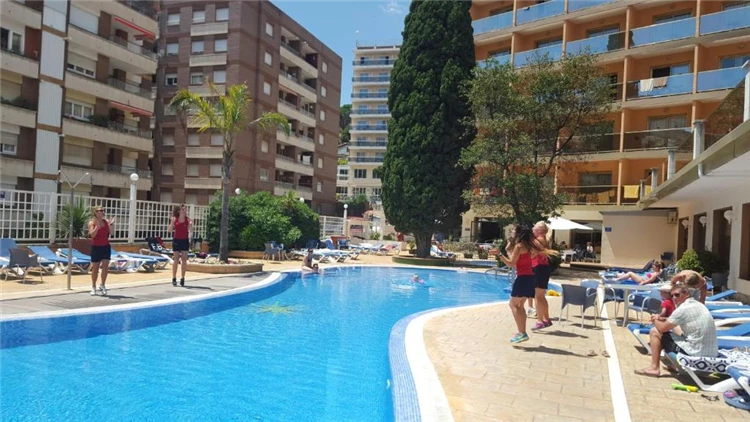 Bazén hotelu Bon Repos pohled z nadhledu | Calella / Hotel Bon Repos