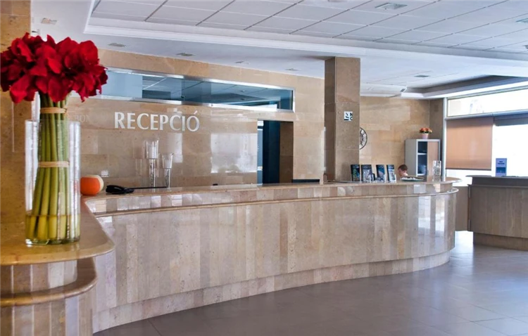 Recepce hotelu Bon Repos v Calelle | Calella / Hotel Bon Repos