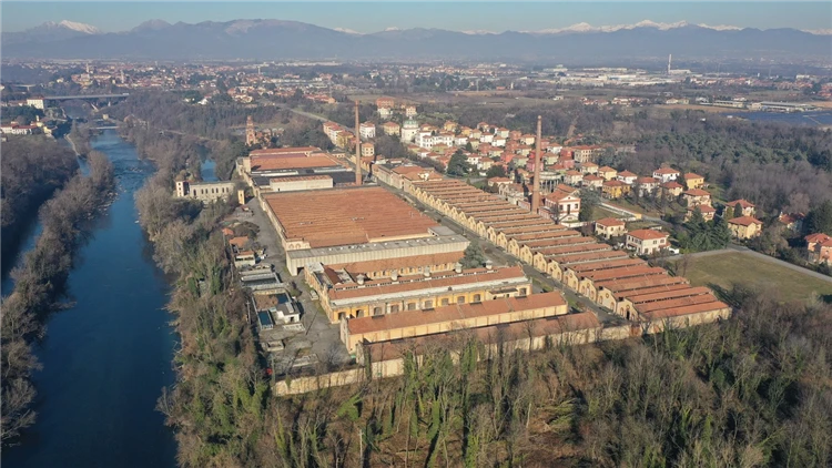 Crespi d'Adda – průmyslová vesnice zapsaná na seznamu UNESCO | Za jarní krásou alpských jezer