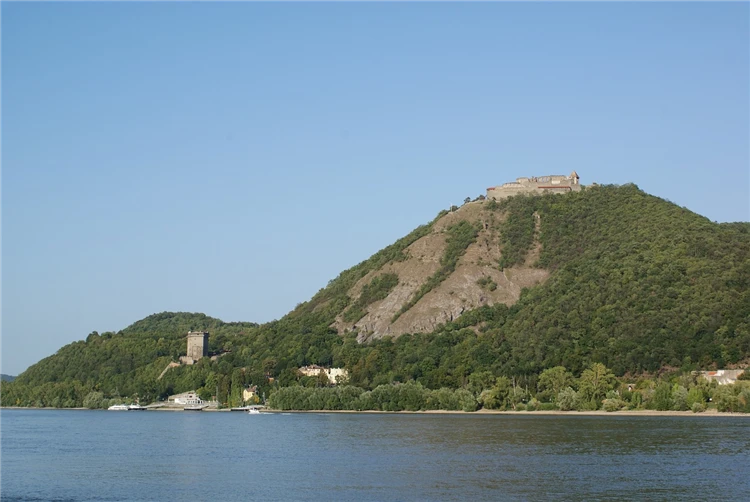 Hrad Visegrád nad Dunajem v maďarském Podunaví | Budapešť a její blízké okolí s návštěvou Tropicaria