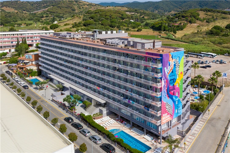 Pohled na hotel HTop Olympic v Calelle | Calella / Hotel HTop Olympic